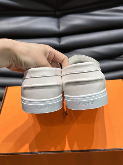 Hermès classic men's off-white soft and durable casual loafers - Image 8