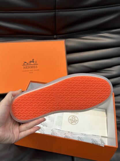 Hermès Men's Soft Lightweight Off-White Low-Top Casual Sneakers - Image 8