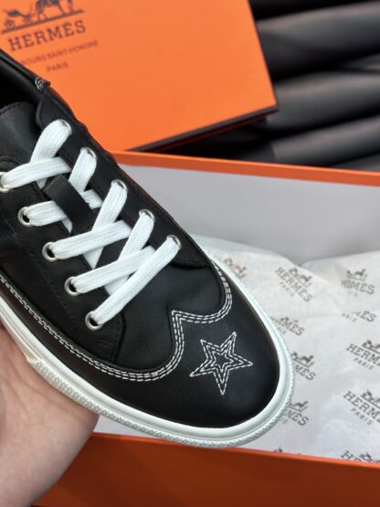 Hermes men's comfortable cowhide black and white low-top casual sneakers - Image 8
