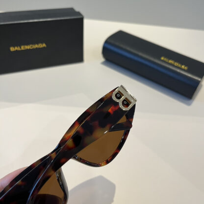 Balenciaga fashion sunglasses - Image 9