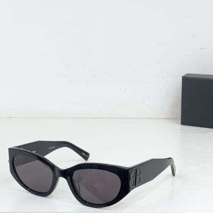 Balenciaga fashion sunglasses - Image 8