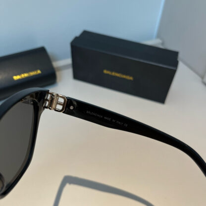 Balenciaga fashion sunglasses - Image 8