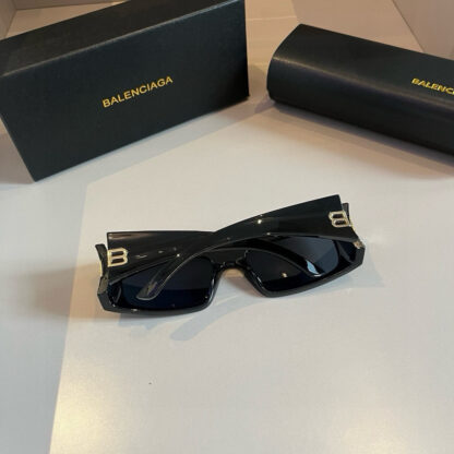 Balenciaga fashion sunglasses - Image 9