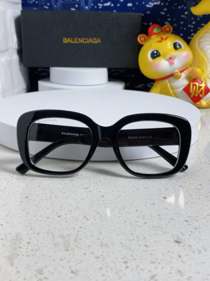 Balenciaga fashion sunglasses - Image 8