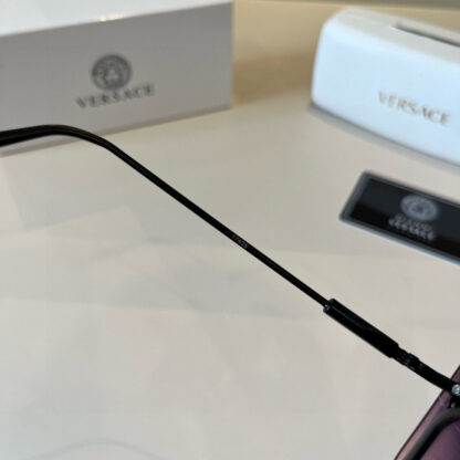 Versace fashion trend sunglasses - Image 8