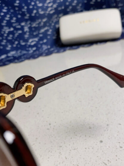 Versace fashion trend sunglasses - Image 9
