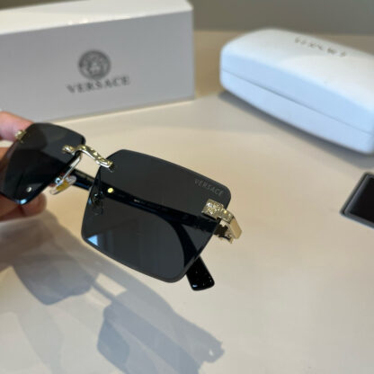 Versace fashion trend sunglasses - Image 8