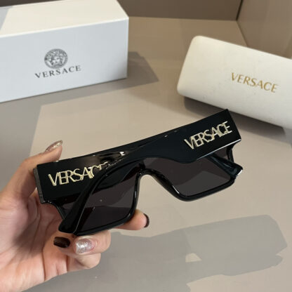 Versace fashion trend sunglasses - Image 9