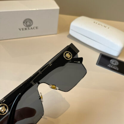 Versace fashion trend sunglasses - Image 9