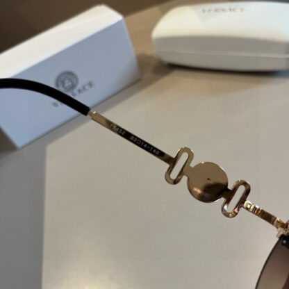 Versace fashion trend sunglasses - Image 8