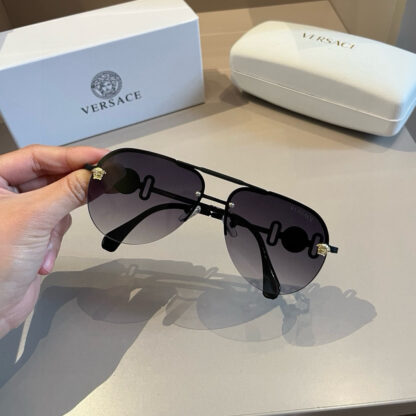 Versace fashion trend sunglasses - Image 8