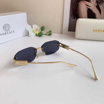 Versace fashion trend sunglasses - Image 8