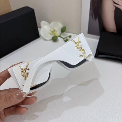 Yves Saint Laurent fashion sunglasses - Image 8