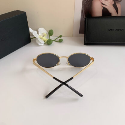 Yves Saint Laurent fashion sunglasses - Image 8