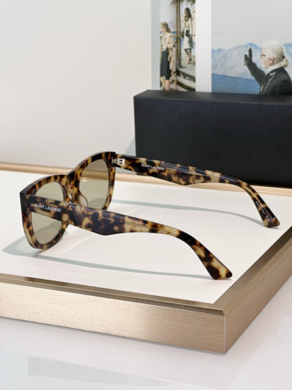 Yves Saint Laurent fashion sunglasses - Image 8