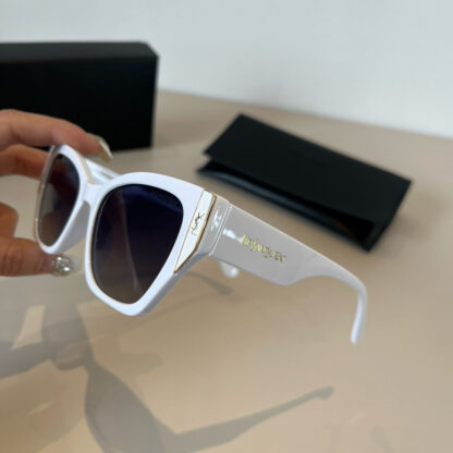 Yves Saint Laurent fashion sunglasses - Image 9
