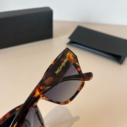 Yves Saint Laurent fashion sunglasses - Image 9
