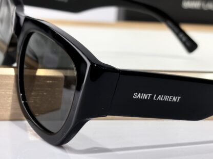 Yves Saint Laurent fashion sunglasses - Image 8