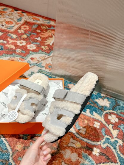 Hermès autumn and winter must-have stylish and comfortable apricot gray wool slippers - Image 8