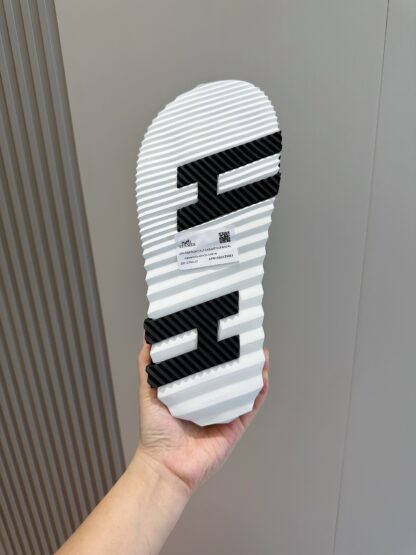 Hermès men's ultra-light and comfortable yellow and red color matching slippers - Image 8