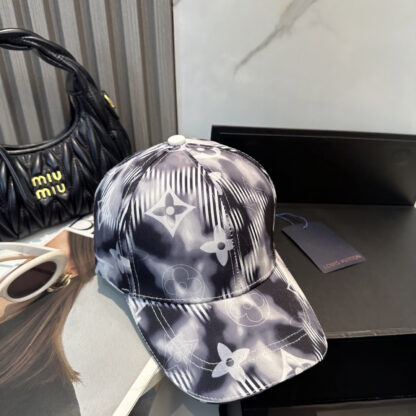 Louis Vuitton versatile fashion baseball cap - Image 8