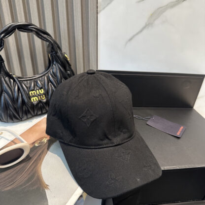Louis Vuitton versatile fashion baseball cap - Image 8