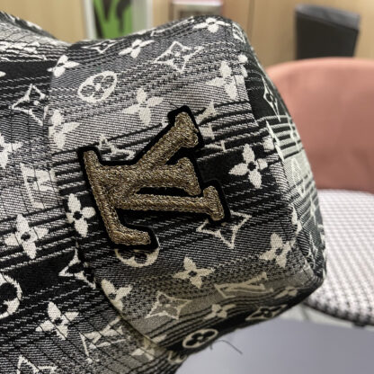 Louis Vuitton embroidered bucket hat - Image 9