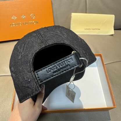 Louis Vuitton large logo embossed baseball cap - Image 8