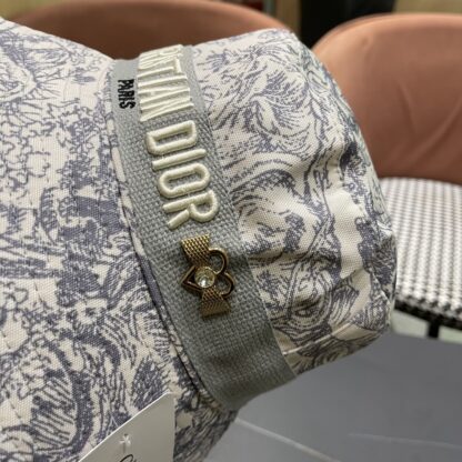 Dior exquisite and fashionable bucket hat - Image 9