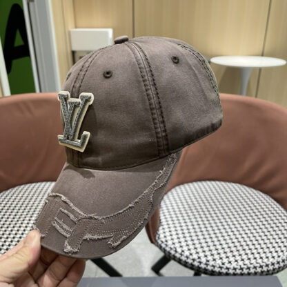 Louis Vuitton classic casual trendy simple baseball cap - Image 8