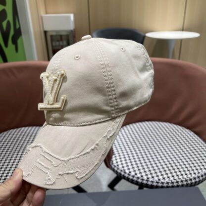 Louis Vuitton classic casual trendy simple baseball cap - Image 8