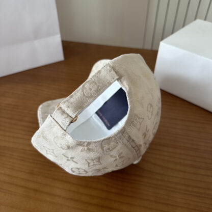 Louis Vuitton lightweight breathable baseball cap for men and women - Image 8
