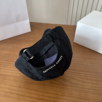 Louis Vuitton lightweight breathable baseball cap for men and women - Image 8