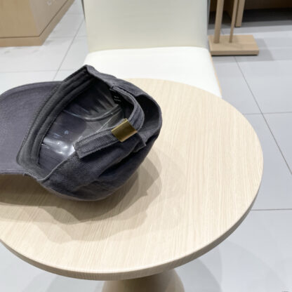 Dior stylish simple baseball cap - Image 9
