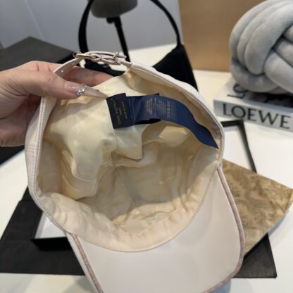 Louis Vuitton jacquard craftsmanship depicts the full-body Monogram pattern baseball cap - Image 8