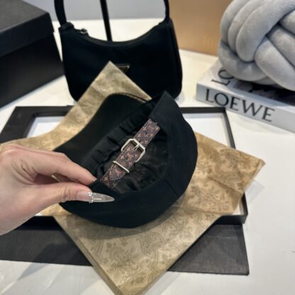 Louis Vuitton jacquard craftsmanship depicts the full-body Monogram pattern baseball cap - Image 8
