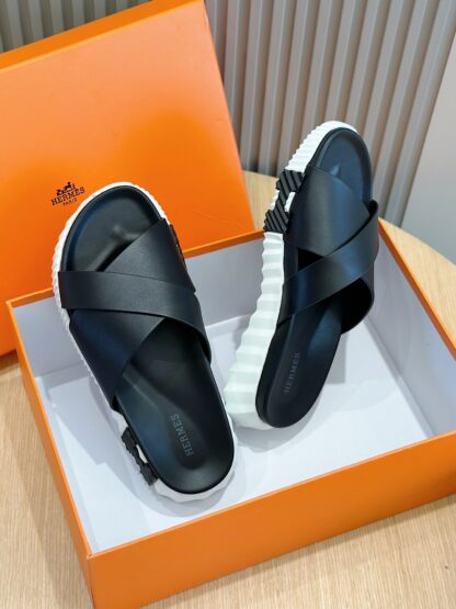 Hermès black and white men's cross ultra-light and comfortable slippers - Image 8