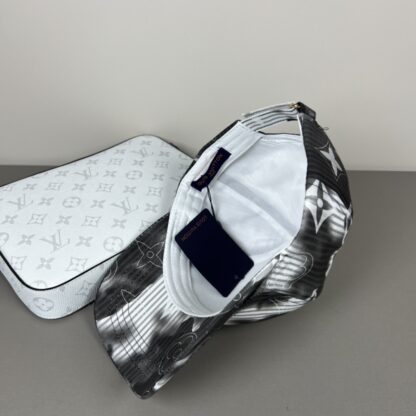 Louis Vuitton Unisex Baseball Cap - Image 8
