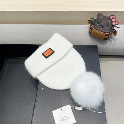 New Hermès fox fur knitted beanie - Image 8