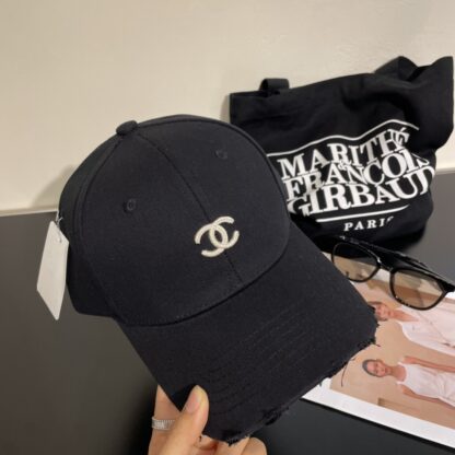 Chanel simple embroidered baseball cap - Image 7