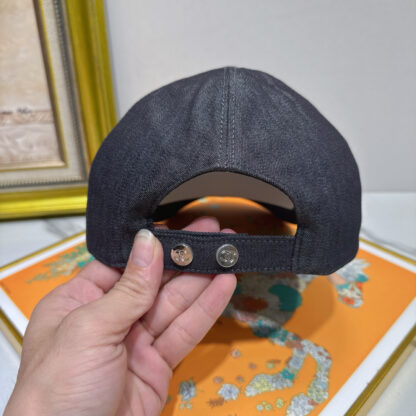 Chanel sequined baseball cap - Image 8