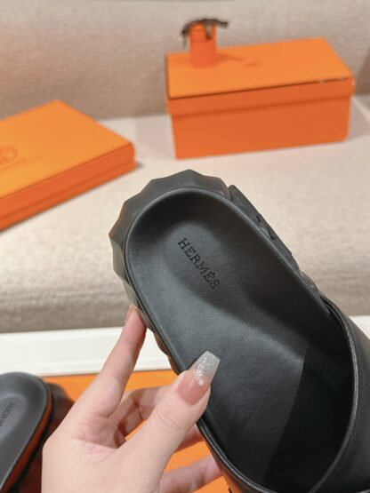 Hermes black soft and comfortable casual cross-slippers - Image 8