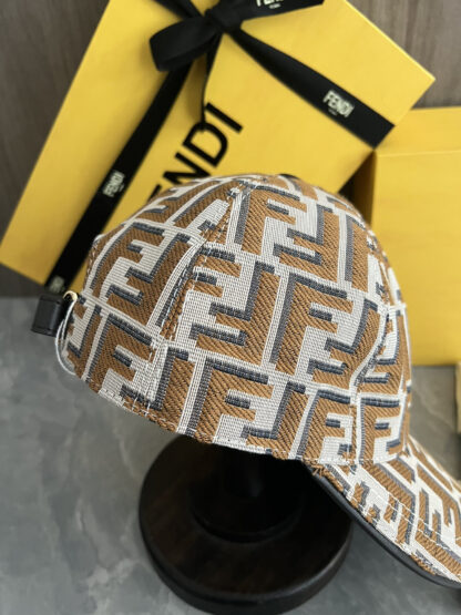 Fendi classic baseball cap - Image 9