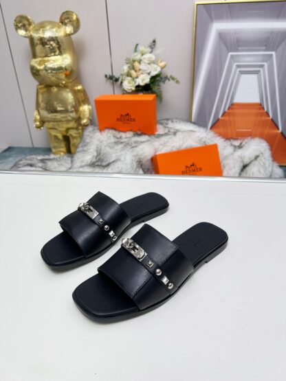 Hermès Spring/Summer new black flat sandals with 1cm heel height - Image 8