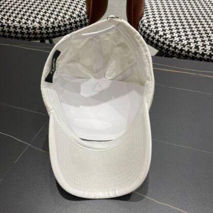 Fendi stylish breathable versatile baseball cap - Image 9