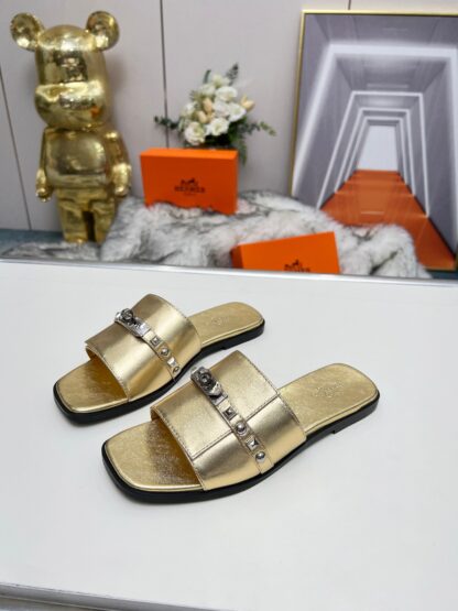 Hermès Spring and Summer new gold and silver buckle flat sandals, heel height 1cm - Image 8