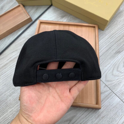 Burberry Classic Slouch Baseball Cap - Image 9
