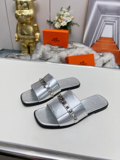 Hermes Spring and Summer new silver buckle flat sandals with 1cm heel height - Image 8