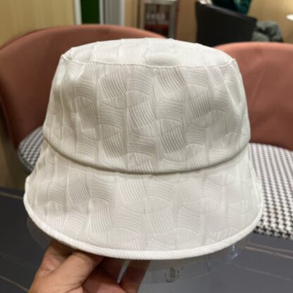 Prada's new spring and summer sunshade bucket hat - Image 8