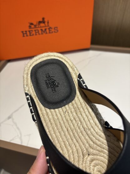 Hermès men's versatile, comfortable, non-slip black casual slippers - Image 8